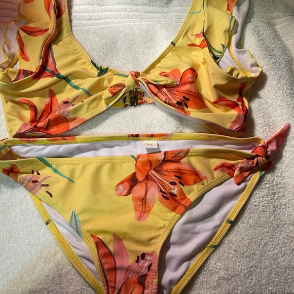 BEACHSISSI XL FLOWERED BATHING SUIT NWT - Picture 3 of 13